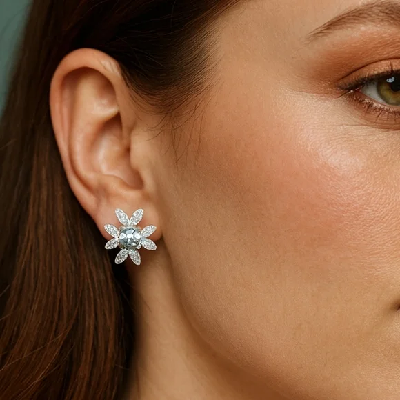 Silver Tone Crystal Snowflake Vintage Trifari Clip On Earrings - Picture 2 of 7